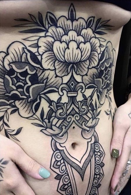 Тату на животе женские