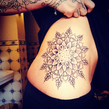 Тату мандала для девушек