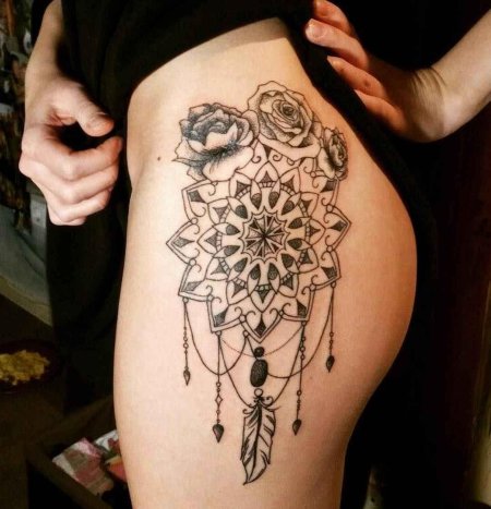 Тату ловец снов на бедре