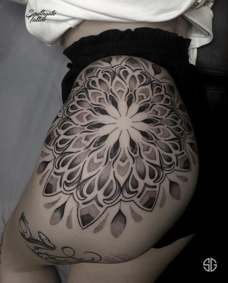 Женская татуировка