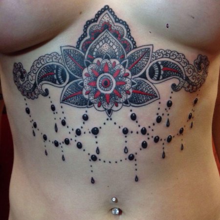 Тату под грудь