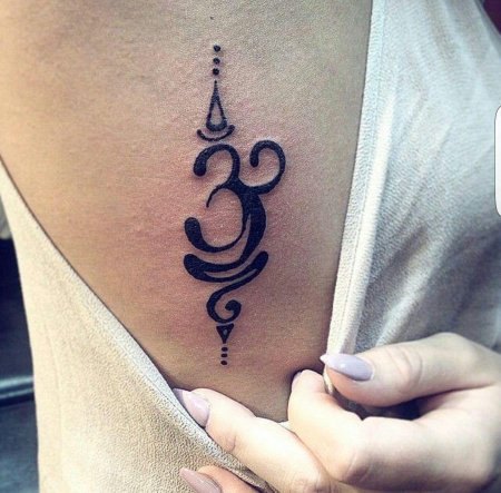 Тату знак ом