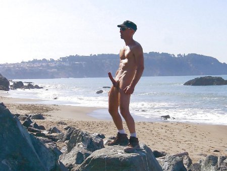 Парни на нудистком пляже