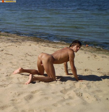 Мальчики на нудийском пляже