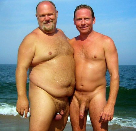 Голые толстые мужчины на пляже