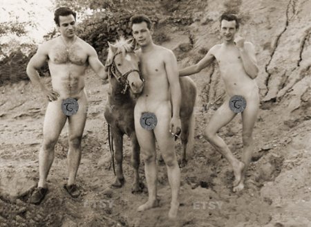 Голые парни на пляже ретро