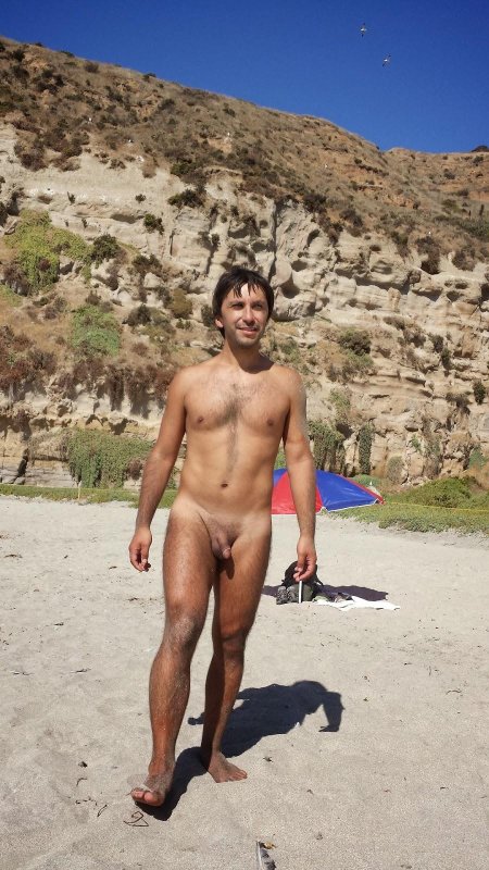 На нудистком пляже