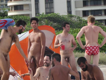 Голые мужчины нудисты