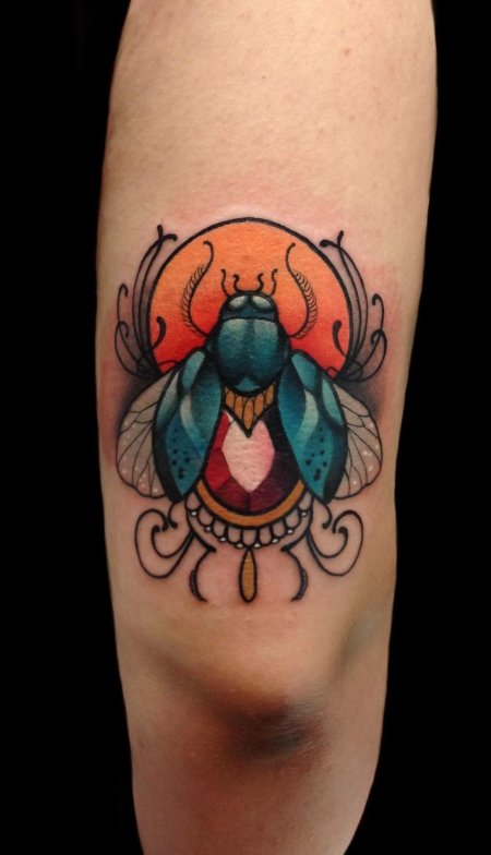Тату жук скарабей