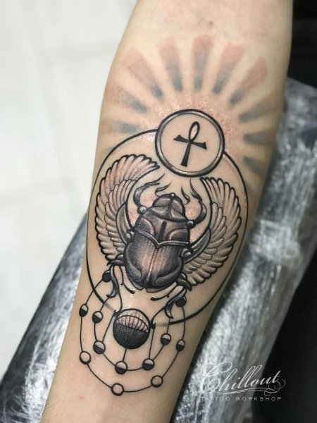 Тату жук скарабей