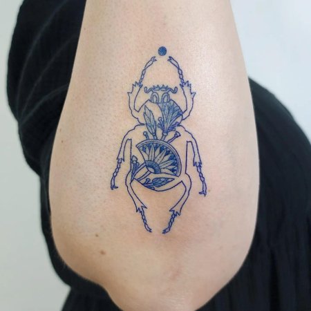 Тату жук красивая