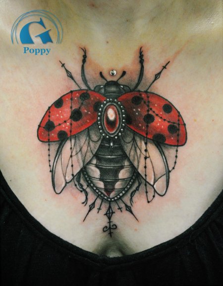 Тату божья коровка