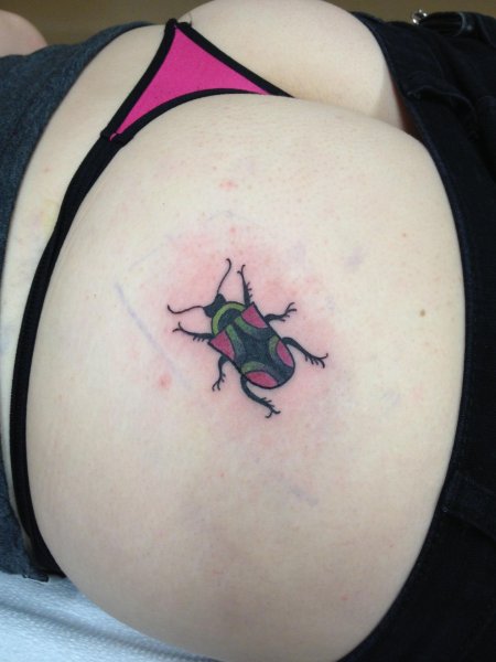 Майский жук тату