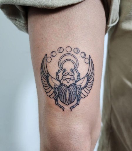 Египетский жук скарабей тату