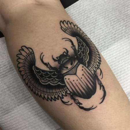 Тату жук скарабей