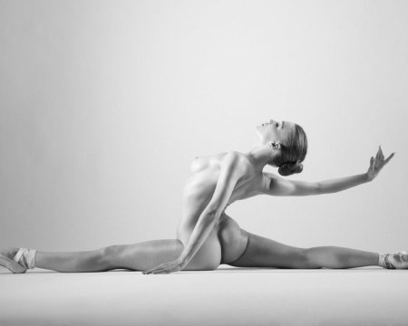 Красивые голые балерины