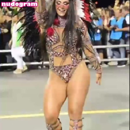 Бразильянки на карнавале в рио-де-жанейро