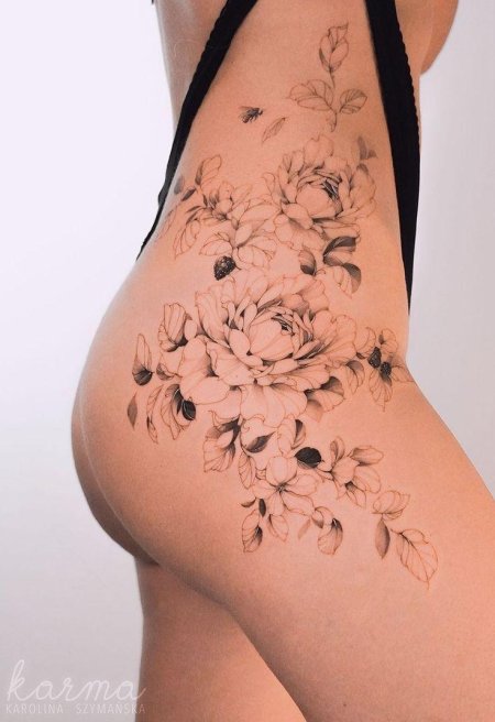 Татуировка на бедре женская