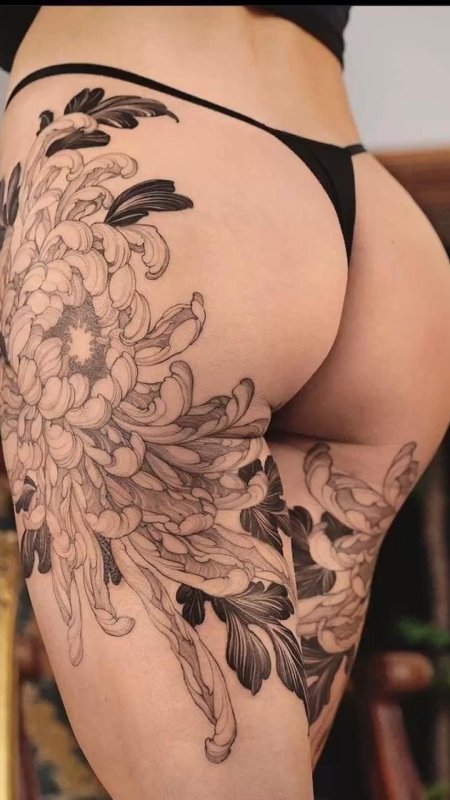 Тату для девушек на бедре