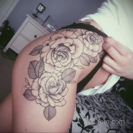 Тату для девушек на бедре