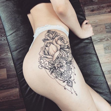 Тату на бедра
