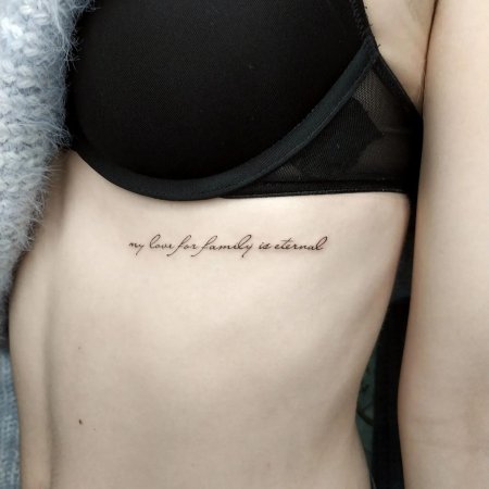 Тату под грудью надпись