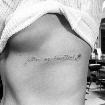 Тату на ребра