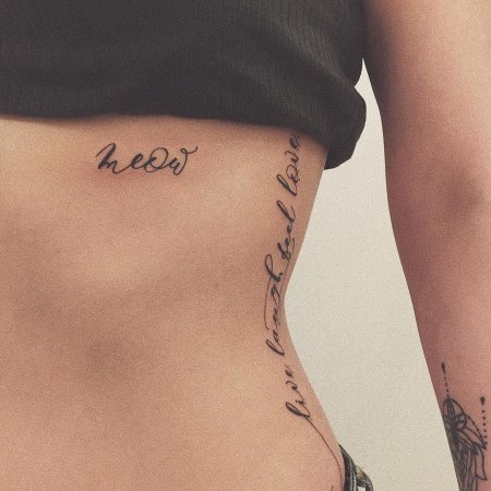 Татуировки женские надписи