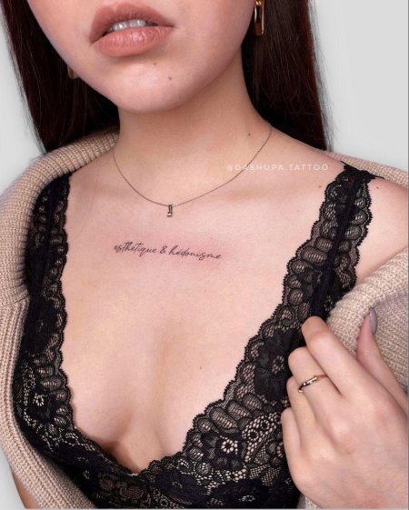Тату под грудью надпись