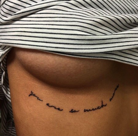 Тату под грудь