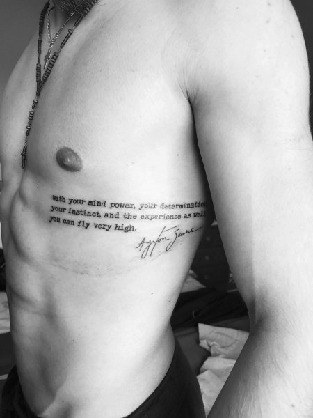 Тату надписи на ребрах мужские