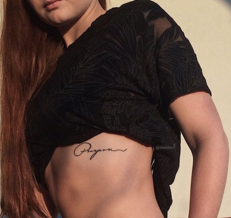 Татуировки для девушек на боку