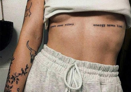 Тату на ребра