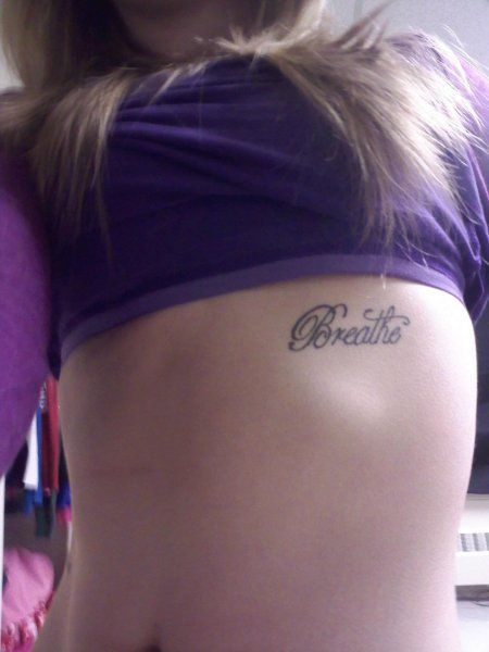 Тату с надписями для девушек