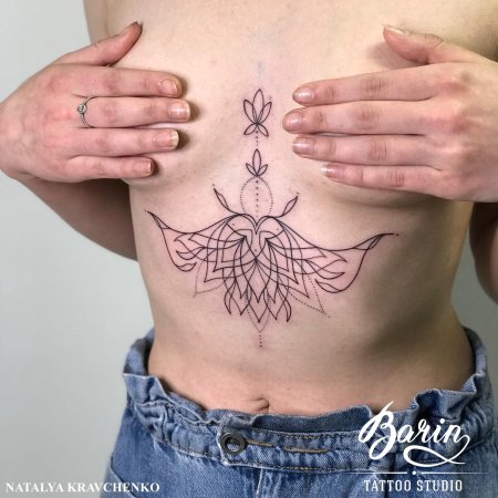 Тату под грудь