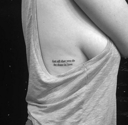 Тату под грудью надпись