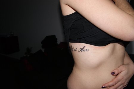 Татуировки для девушек надписи