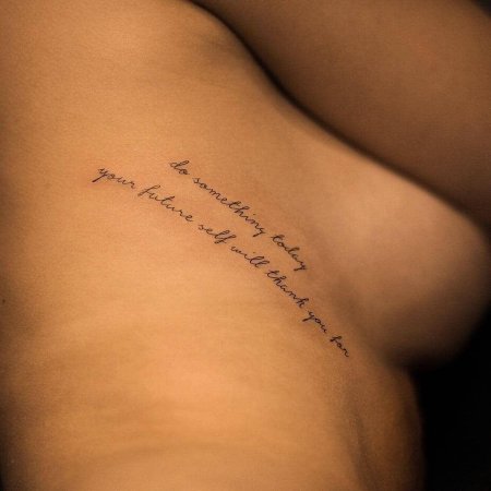 Тату на ребра