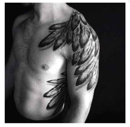 Тату крыло на плече