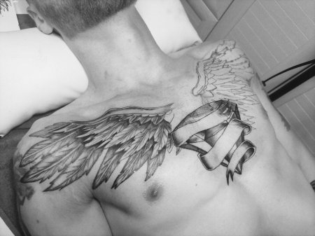 Мужские татуировки на груди