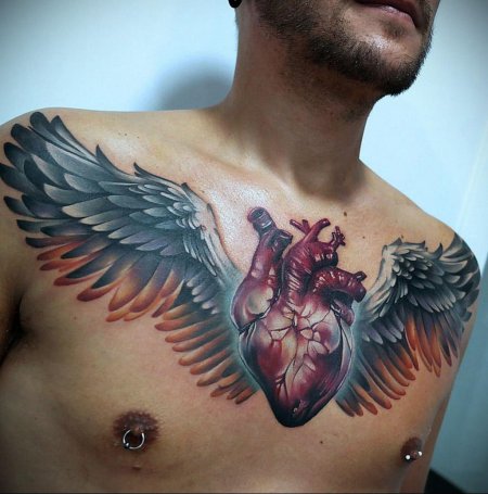 Тату сердце с крыльями