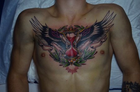 Тату на грудине мужские цветные