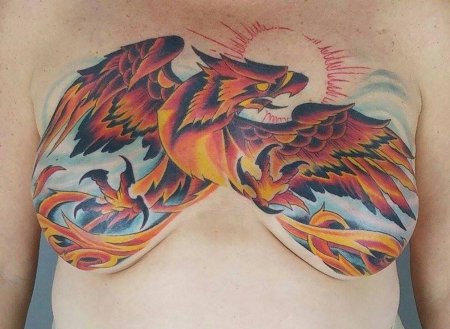 Тату феникс на груди