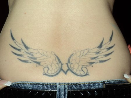 Татуировки для девушек на пояснице