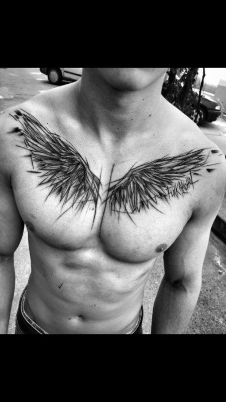 Крылья на груди тату