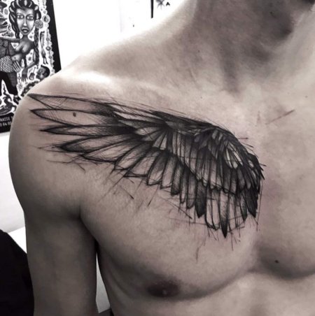 Крылья на груди тату