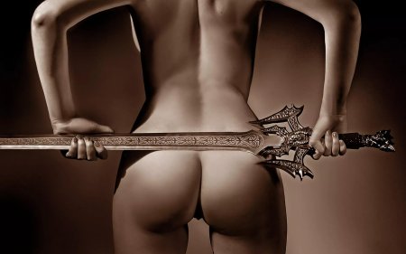 Эротические девушки с мечом