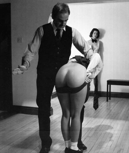 Порка женщин по голой попе