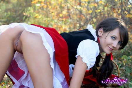 Красная шапочка без трусов