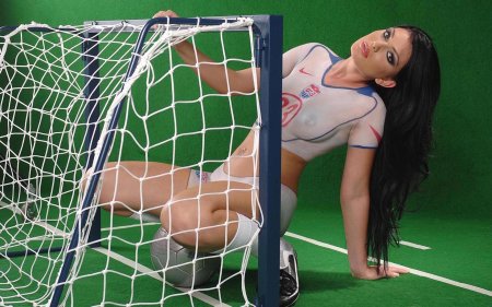 Голые футболистки бодиарт